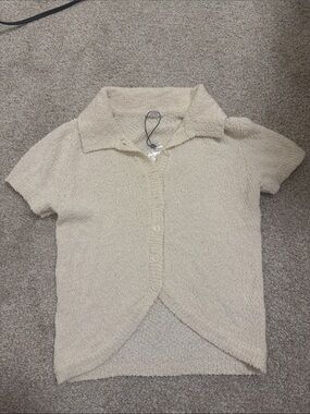 BRAND NEW Cream Short-Sleeve V-Neck Button-Up Sweater